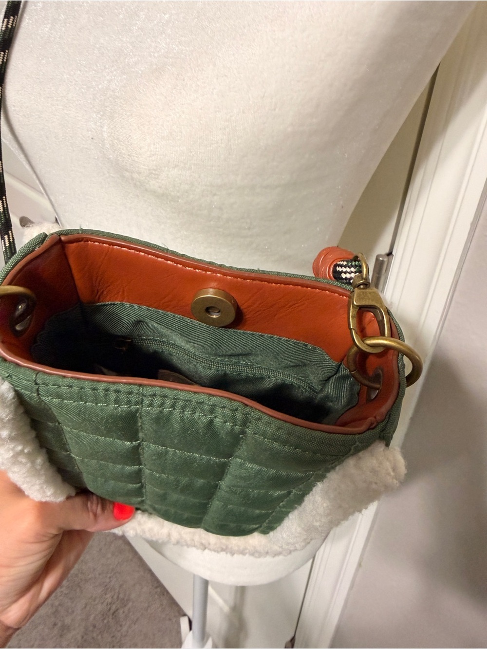 Universal Thread Green Quilted Crossbody - Picture 3 of 3